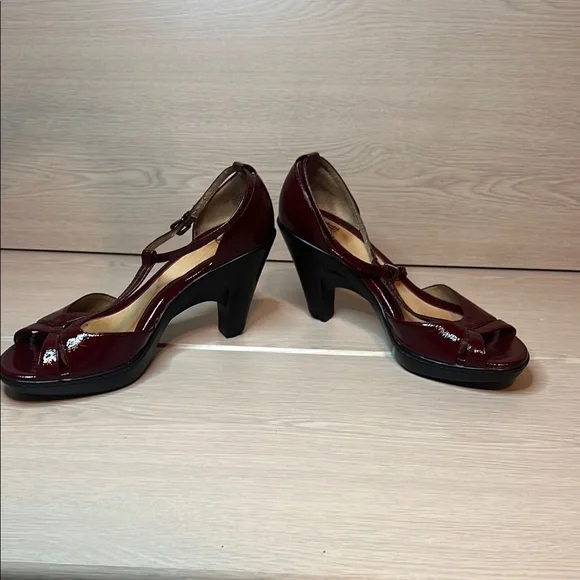 Sofft Red T-Strap Patent Leather Heels - Picture 2 of 10